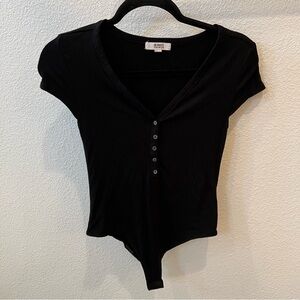 BB DAKOTA BY STEVE MADDEN Sleek It To Me Henley Bodysuit